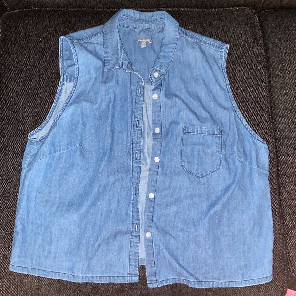 Cute sleeveless button up